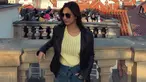 Gaya santai Nadia Saphira satu ini bisa dijadikan inspirasi. Memakai busana berwarna kuning ia memilih memadukan dengan celana jeans serta jaket kulit dan memakai kacamata untuk detail penampilannya. (Liputan6.com/IG/@nadsap)