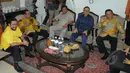 Golkar kubu Agung Laksono menemui Ketua MPR yang juga Ketum PAN, Zulkifli Hasan di rumah dinas ‎Ketua MPR, Jakarta, Kamis (12/3/2015). Pertemuan itu bagian dari silaturahmi setelah Menkumham mengakui keabsahan Munas Ancol. (Liputan6.com/Herman Zakharia) 