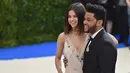 Selena Gomez dan The Weeknd sering dijadikan sebagai couple goals oleh generai millenials. Namun sayang, keduanya memutuskan untuk mengakhiri hubungan itu. Selena kini kembali ke pelukan Justin. (THEO WARGO / GETTY IMAGES NORTH AMERICA / AFP)