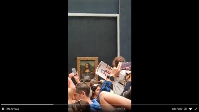 Lukisan Mona Lisa di Museum Louvre Dilempari Kue, Pelaku Dibawa ke Rumah Sakit Jiwa
