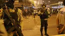 Setelah terjadi ledakan, Polisi melarang siapa pun memasuki kawasan halte, kecuali petugas yang tengah melakukan olah TKP, Kampung Melayu, Jakarta, Rabu (24/5). (Liputan6.com/Angga Yuniar)