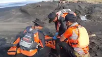 Hilang Diterjang Ombak, Seorang Nelayan Ditemukan Tak Bernyawa di Pantai Ciroyom Sukabumi