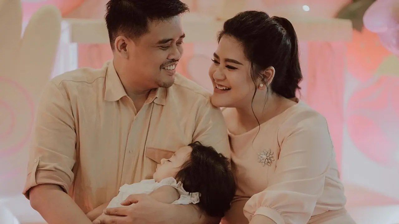 Dikaruniai Anak Kedua, Ini 6 Potret Mesra Kahiyang Ayu dan Bobby Nasution
