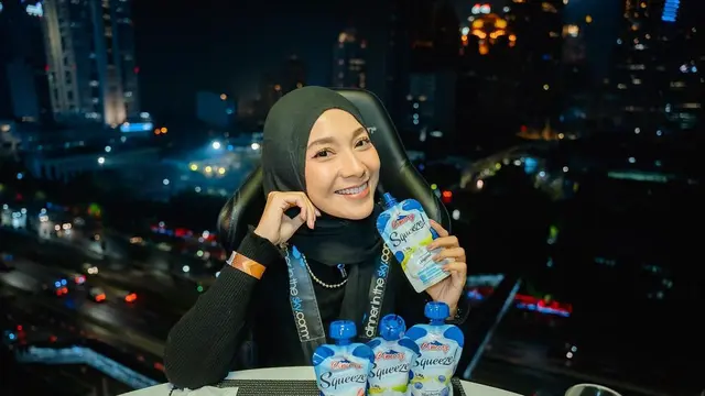 Dinda Kirana terlihat cantik saat menggunakan hijab