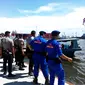 Usai bentrok kelompok nelayan, aparat Direktorat Polisi Perairan Polda Bengkulu berjaga-jaga. (Liputan6.com/Yuliardi Hardjo Putra) 