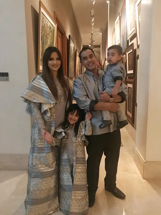 [Bintang] Nia Ramadhani dan Ardi Bakrie