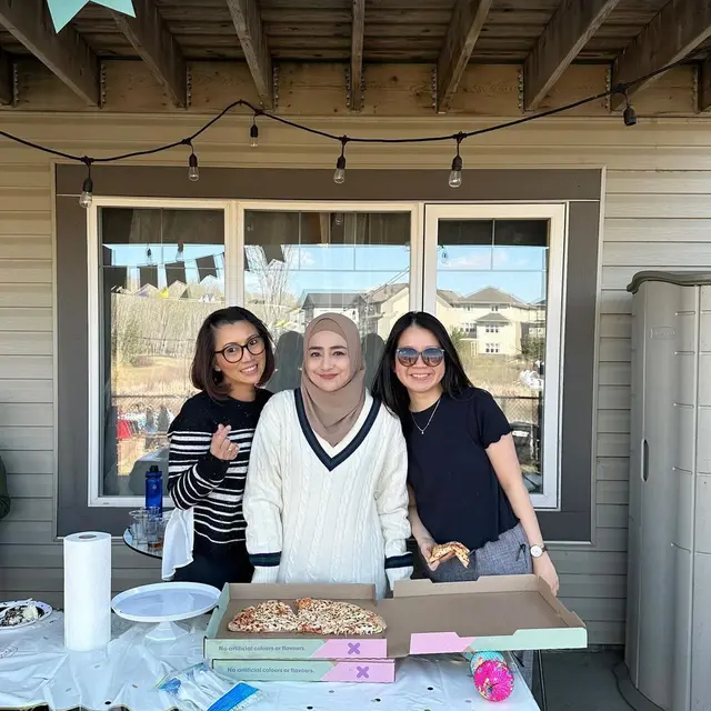 Potret Bagian Depan Rumah Baru Cindy Fatikasari di Kanada, Sejuk dan Nyaman Dipenuhi Ornamen Kayu