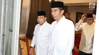 Presiden Joko Widodo (Jokowi) menghadiri acara buka puasa bersama di rumah dinas Ketua DPR Setya Novanto, Jakarta, Senin (5/6). Buka puasa bersama tersebut untuk menjalin silahturahmi antara lembaga legislatif dan eksekutif. (Liputan6.com/Angga Yuniar)