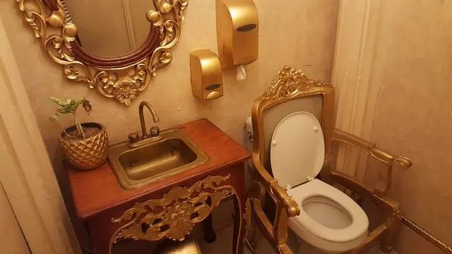Mengaggumkan, Toilet Kerajaan Ada Di Pom Bensin