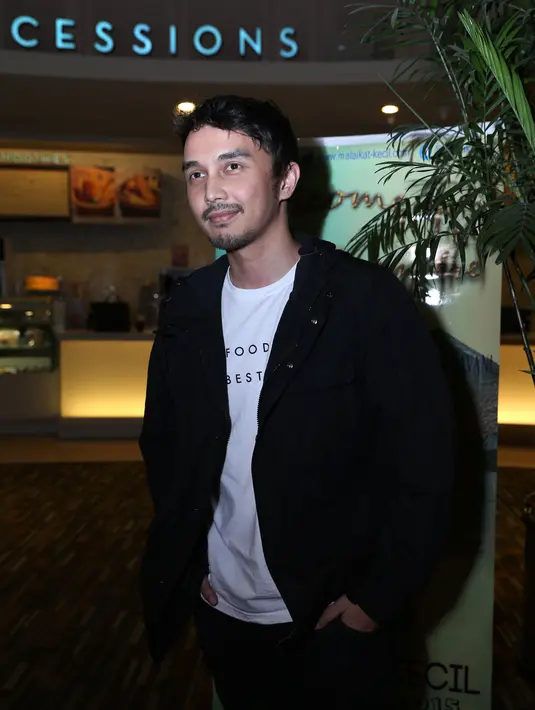 Bagi Dimas Aditya ternyata Tika Bravani bukanlah sosok wanita idaman. "Kalau bisa jangan, karena udah tahu karakternya. Keseharian dia galak, dia itu saklek, iya-iya enggak-enggak." tukasnya berseloroh. (Nurwahyunan/Bintang.com)