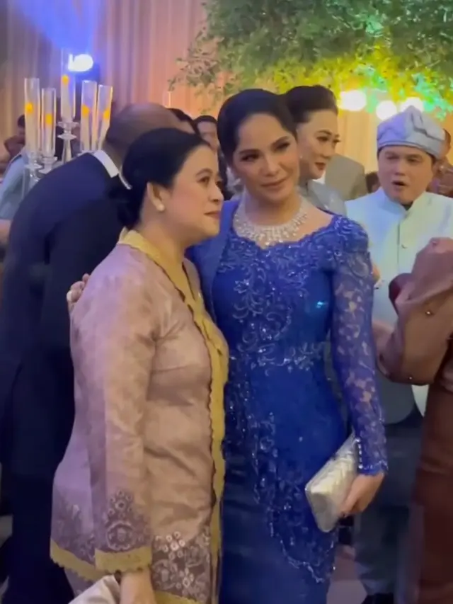 Selvi Ananda dan Annisa Pohan di Pernikahan Putri Zulhas dan Zumi Zola.