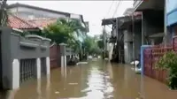 Akibat banjir seorang balita tewas akibat terseret Kali Apuran. Sementara sejumlah alat berat sudah bersiaga di Kalijodo jelang penggusuran.