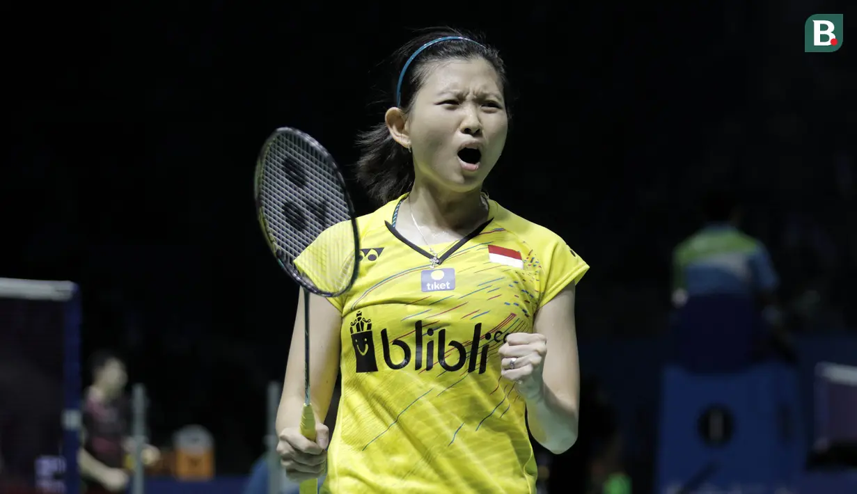 Pebulutangkis Indonesia, Debby Susanto, melakukan selebrasi usai mengalahkan pasangan Cina, He Jiting/Du Yue, pada Indonesia Open di Istora Senayan, Selasa, (3/7/2018). Ricky/Debby menang dengan skor 17-21, 21-13. 24-22. (Bola.com/M Iqbal Ichsan)