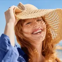 Ilustrasi seorang wanita sedang senyum (shutterstock/Rido).