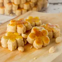 ilustrasi kue kacang/copyright by fu syawal (Shutterstock)