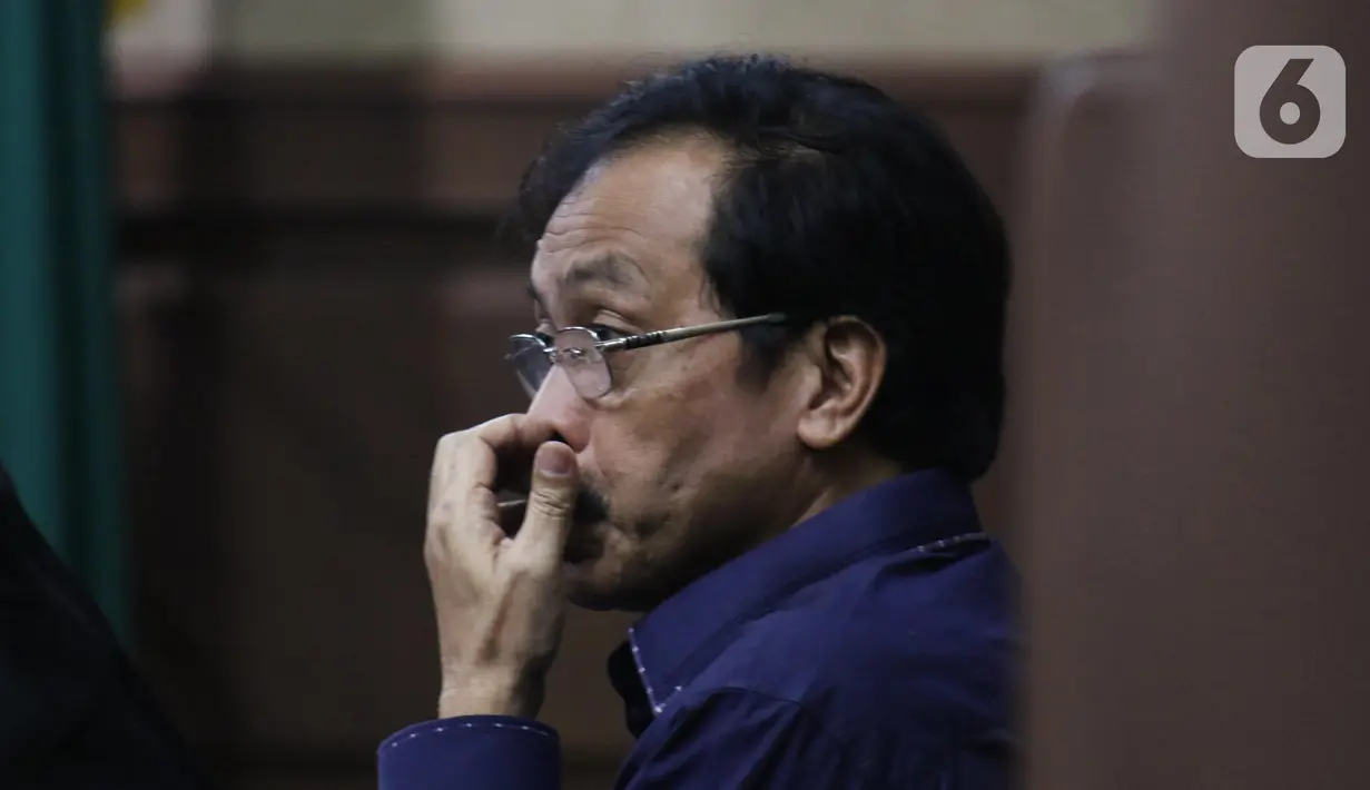 Terdakwa penerimaan gratifikasi dari berbagai pihak selama menjabat sebagai Gubernur Kepulauan Riau pada kurun waktu 2016-2019, Nurdin Basirun saat menjalani sidang lanjutan Pengadilan Tipikor Jakarta, Kamis (19/12/2019). Sidang mendengar keterangan saksi-saksi. (Liputan6.com/Helmi Fithriansyah)