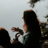 Mansplaining sering kali terjadi ketika laki-laki menganggap bahwa dirinya jauh lebih unggul dari perempuan. (Foto: Unsplash/Priscilla Du Peez)