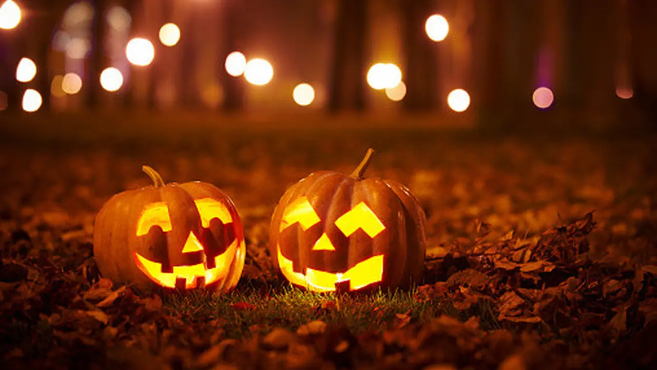 Buah labu kuning sebagai simbol perayaan Halloween (sumber: unsplash)