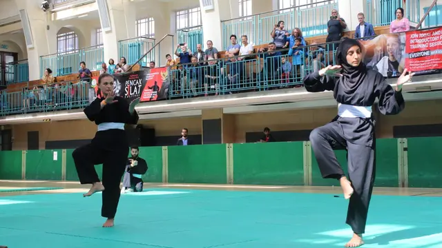 Pementasan Pencak Silat khas Indonesia di Festival Pencak Silat London (sumber: KBRI London)
