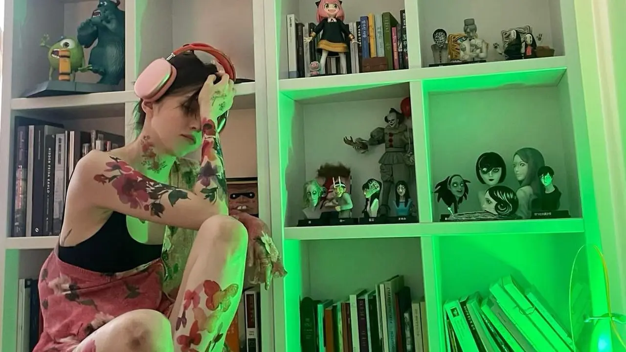 Han So Hee Pamer Tato Bunga Baru Sekujur Tubuh, Warganet Indonesia Banjiri Kolom Komentar