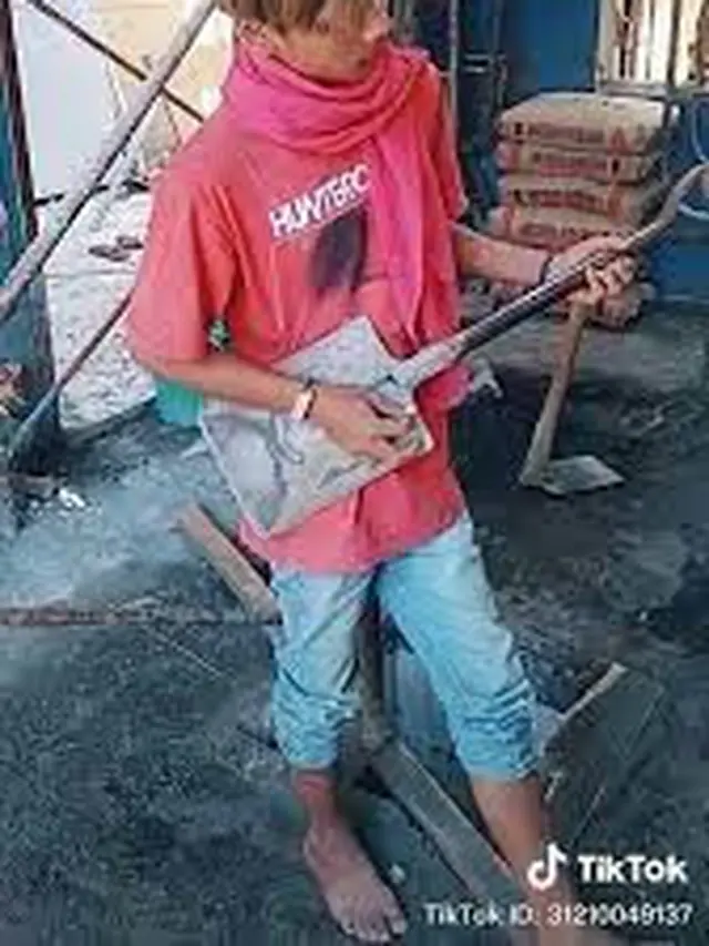 6 Aksi Kuli Bangunan Redakan Stres Saat Bekerja Ini Kocak