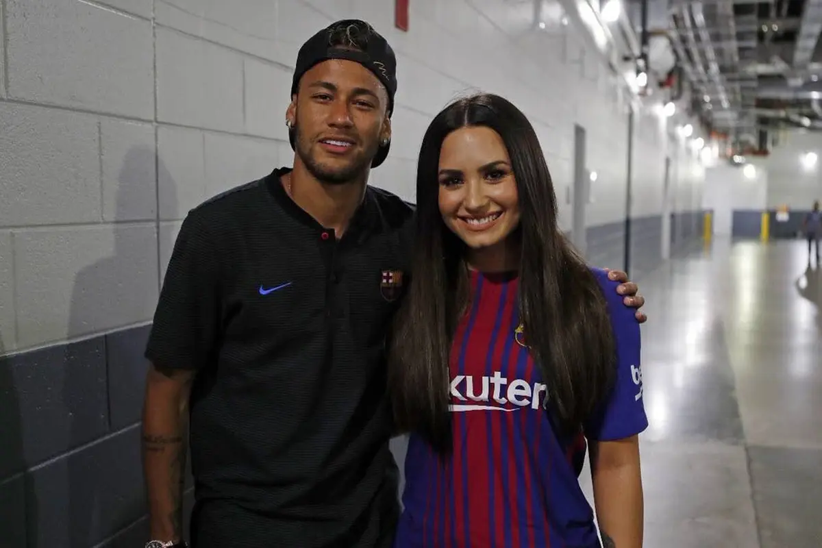 Neymar dan Demi Lovato (101greatgoals)