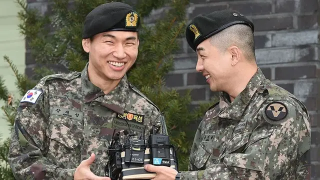 7 Potret Terbaru Taeyang dan Daesung Big Bang Usai Wamil, Disambut Haru Bahagia