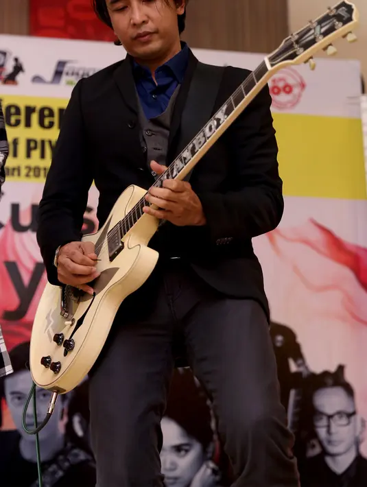 Piyu  inginkan nuansa yang berbeda pada album yang ingin dirilisnya. Piyu sempat mendaur ulang beberapa lagu yang akan terangkum di albumnya.  (Andy Masela/Bintang.com)