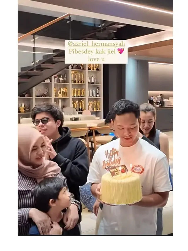 8 Momen Kejutan Ulang Tahun Azriel Hermansyah, Lamar Sarah Menzel saat Dinner