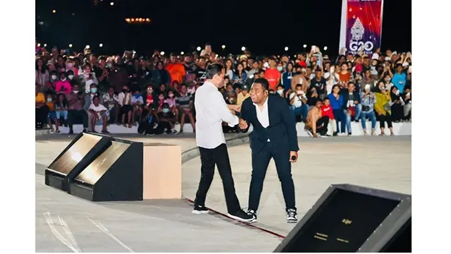 6 Momen Iriana Jokowi Lambaikan Tangan Ajak Andmesh Kamaleng Foto Bareng, Tuai Pujian