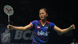 Tunggal putri Indonesia, Fitriani saat laga melawan pemain India Saina Nehwal di babak 16 besar BCA Indonesia Open 2016, Jakarta, Kamis (2/6). Fitriani menyerah dua set langsung 11-21, 10-21. (Liputan6.com/Helmi Fithriansyah)