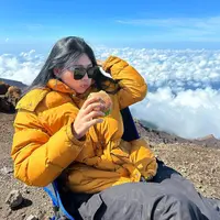 Outfit Gunung Wendy Walters/ copyright instagram/ wendywalters