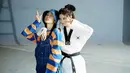 Kim You Jung (kanan) bersama Roh Yoon Seo (kiri) saat syuting film dengan latar tahun 90-an tersebut. Kim You Jung berperan sebagai remaja SMA yang mengikuti ekstrakurikuler taekwondo. (Instagram/@you_r_love)