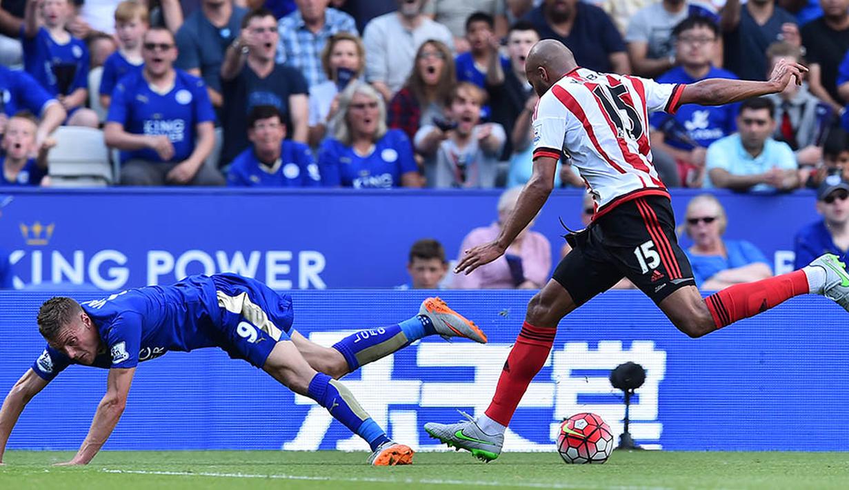 Sama seperti Anthony Martial, tekel-tekel keras kerap dilakukan bek lawan untuk menghentikan kecepatan dari Jamie Vardy. (AFP/Ben Stansall)