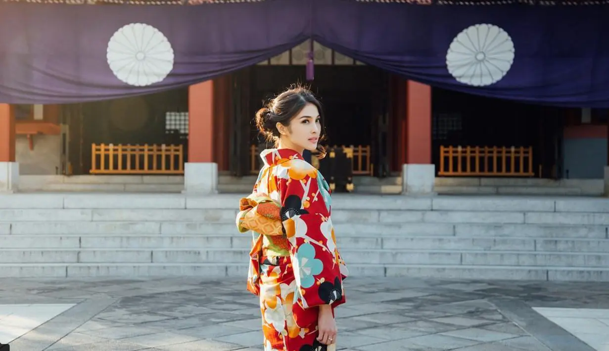 Salah satu pengikutnya di Instagram menyebut Sandra Dewi seperti Barbie Jepang. (instagram/@sandradewi88)