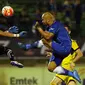 Persib Bandung menghadapi Mitra Kukar pada 8 besar Piala Presiden 2017 di Stadion Manahan, Solo. (Liputan6.com/Helmi Fithriansyah)