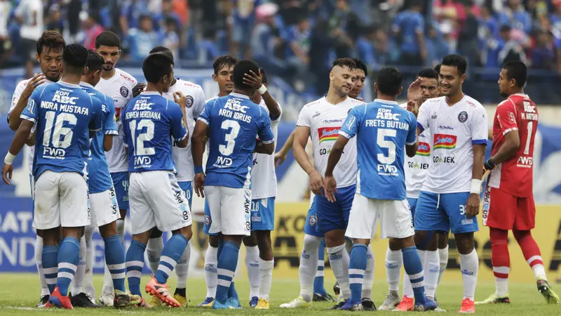 FOTO: Sempat Tertinggal, Arema Bangkit Imbangi Persib di Bandung