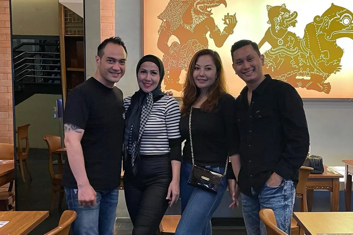 6 Potret Kebersamaan Venna Melinda dan Ferry Irawan, Disebut Cocok