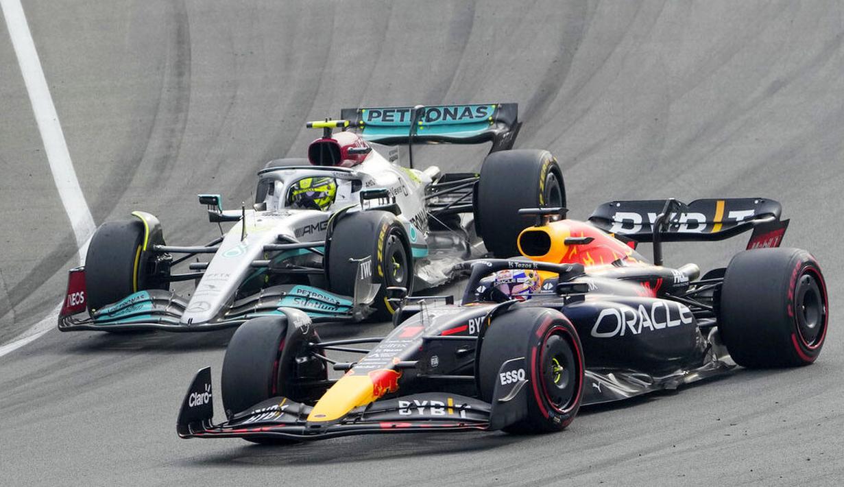 Pembalap Red Bull Racing, Max Verstappen, sukses keluar sebagai pemenang pada F1 GP Belanda di Sirkuit Zandvoort, Minggu (4/9/2022). (AP/Peter Dejong)