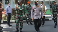 Kapolri Jenderal Pol Listyo Sigit Prabowo dan Panglima TNI Marsekal Hadi Tjahjanto saat bertandang ke Kabupaten Kudus. (dok Polri)