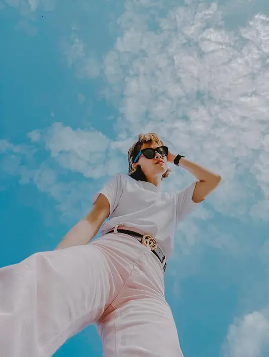 Meskipun dekatnya baru sekitar satu bulan, namun ternyata Chika dan Amec sudah saling mengenal sejak lama. Pertamakali mereka berkenalan saat sesi foto di kediaman manajer Chika. (Instagram/chikajessica88)