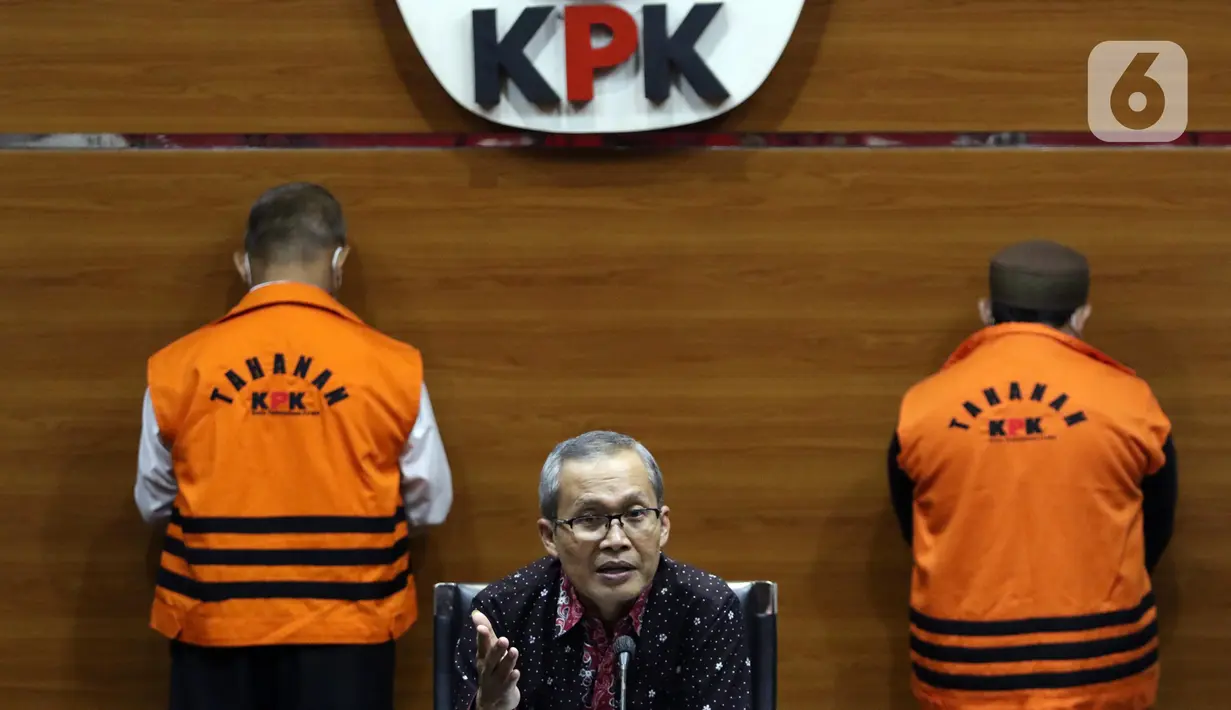 Wakil Ketua KPK, Alexander Marwata saat rilis penahanan dua tersangka dugaan korupsi pekerjaan pembangunan Stadion Mandala Krida Daerah Istimewa Yogyakarta di Gedung KPK, Jakarta, Kamis (21/7/2022). KPK menahan Direktur Utama PT Arsigraphi, Sugiharto dan Kabid Pendidikan Khusus Dinas Pendidikan, Pemuda dan Olahraga DIY, Edy Wahyudi sebagai tersangka. (Liputan6.com/Helmi Fithriansyah)