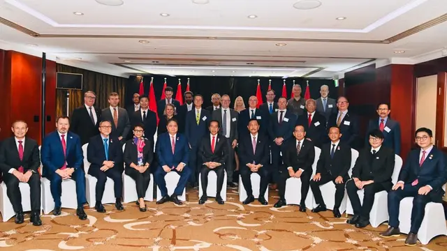 Presiden Jokowi saat melakukan pertemuan dengan para CEO perusahaan-perusahaan Australia di Ruang Pertemuan Cambridge, Hotel Shangri-La, Sydney, Australia. (Setpres)