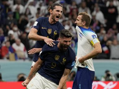 Timnas Inggris harus terhenti langkahnya di babak perempatfinal Piala Dunia 2022 usai kalah 1-2 dari juara bertahan Prancis dalam laga yang digelar Minggu (11/12/2022) dini hari WIB di Al Bayt Stadium, Al Khor, Qatar. Kekalahan Inggris tak lepas dari kegagalan Harry Kane mengeksekusi penalti keduanya dalam laga tersebut. Sebelumnya Harry Kane sukses mengeksekusi penalti pada kesempatan pertama untuk menyamakan skor 1-1. (AP/Frank Augstein)