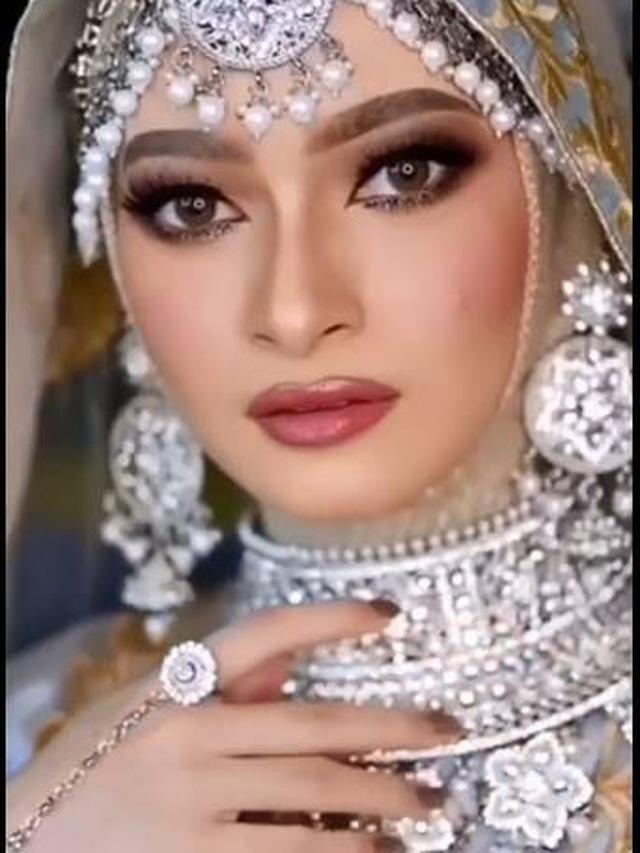 6 Potret Terbaru Valda Alviana Mantan Istri Reza DA dengan Busana India