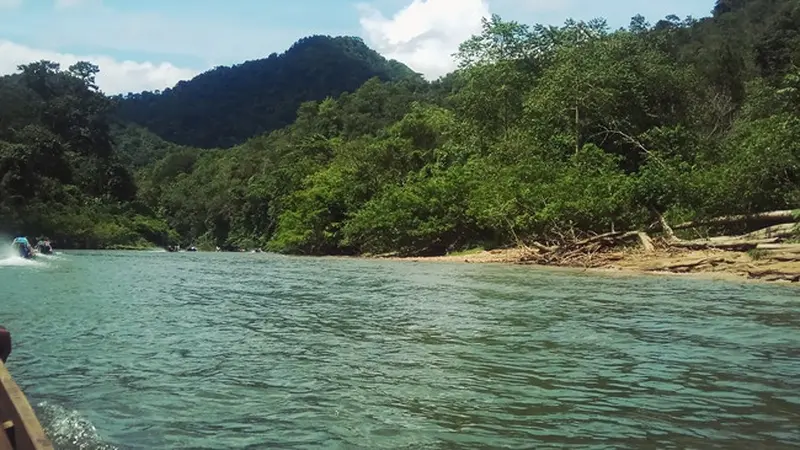 Sungai Subayang yang membelah kawasan Suaka Margasatwa Rimbang Baling di Kabupaten Kampar.