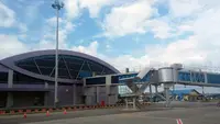 Penerbangan Bandara Domine Eduard Osok Tetap Normal di Tengah Kabut Asap