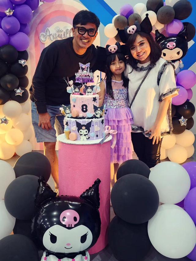 Istri Hamil Anak Kedua, Ini 6 Potret Keluarga Kecil Eza Yayang yang Harmonis