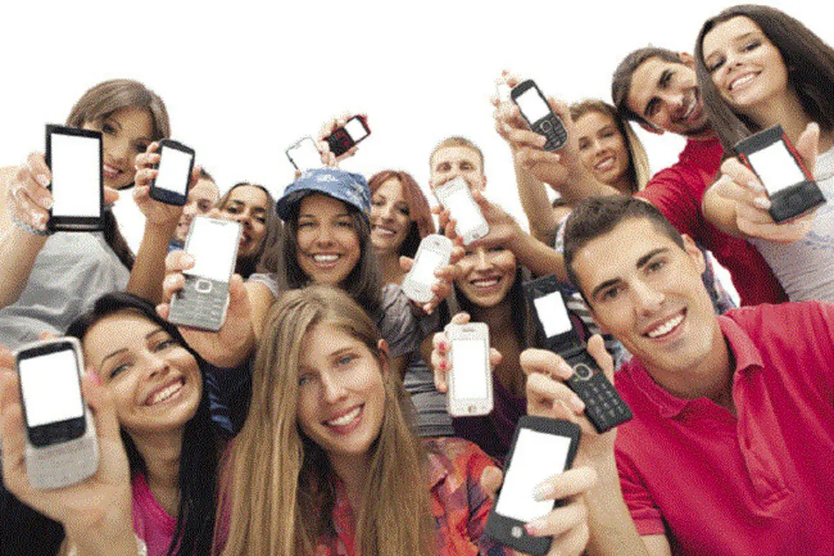 Handphone yang tahan air disebut menjadi idola baru generasi milenial. (via. IAB Community)
