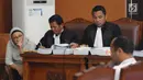 Terdakwa kasus dugaan penyebaran berita bohong atau hoaks Ratna Sarumpaet mendengarkan keterangan saksi dalam sidang lanjutan di PN Jakarta Selatan, Kamis (25/4). Sidang tersebut dengan agenda pemeriksaan saksi ahli yang dihadirkan oleh Jaksa Penuntut Umum (JPU). (Liputan6.com/Herman Zakharia)